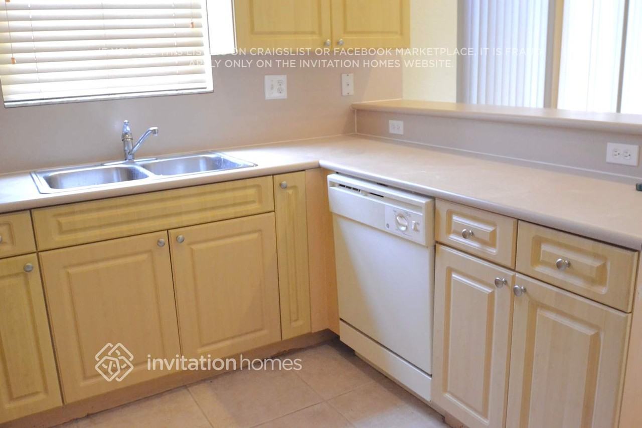 2345 Sw 131st Ave - Photo 6 of 13