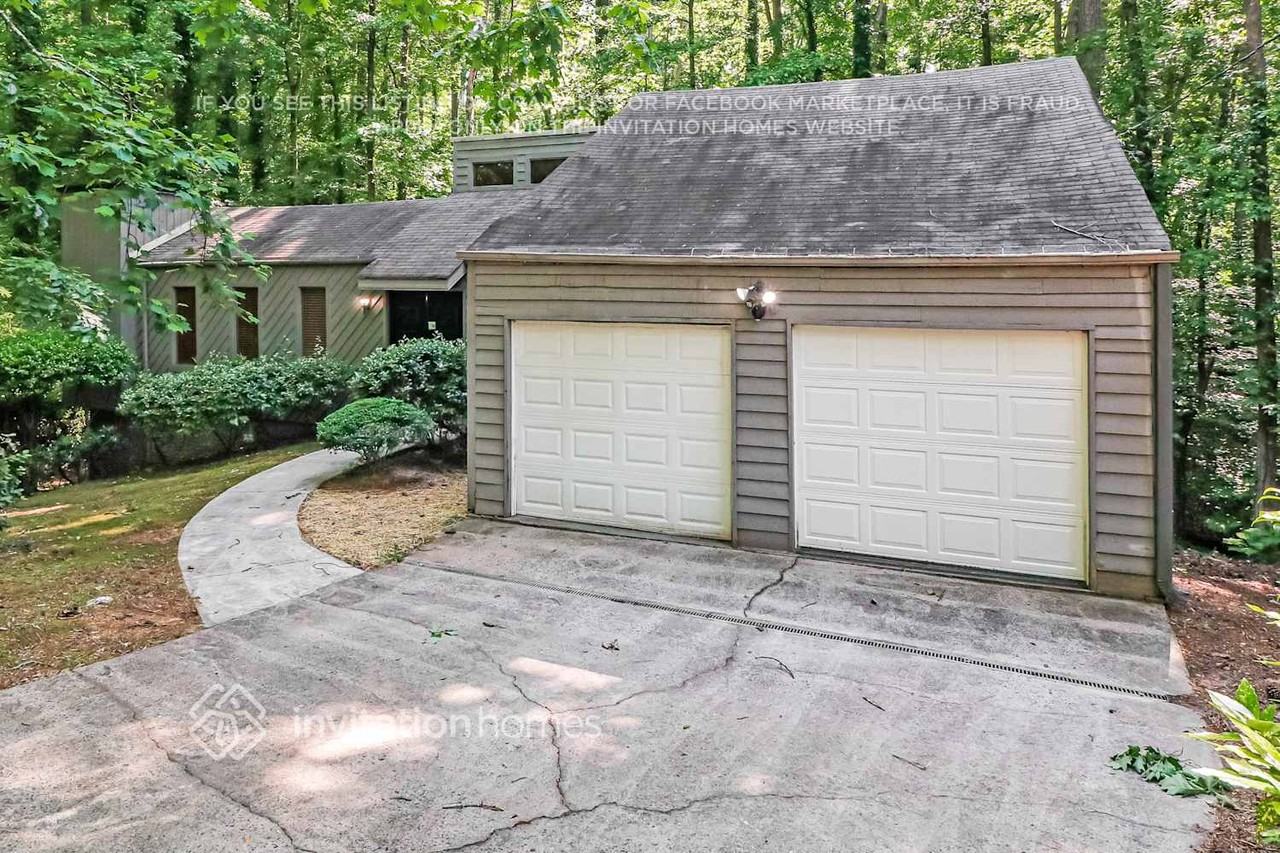 3895 Rock Mill Pkwy - Photo 4 of 18
