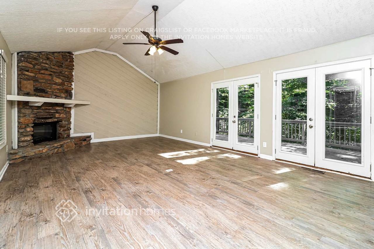 3895 Rock Mill Pkwy - Photo 5 of 18