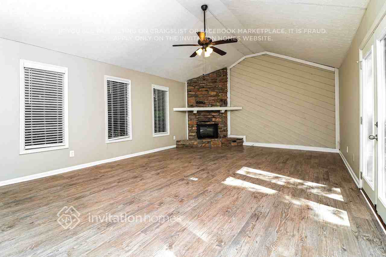 3895 Rock Mill Pkwy - Photo 6 of 18
