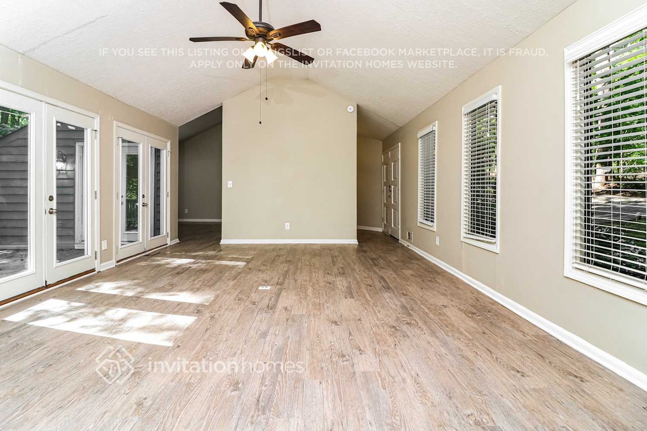 3895 Rock Mill Pkwy - Photo 7 of 17
