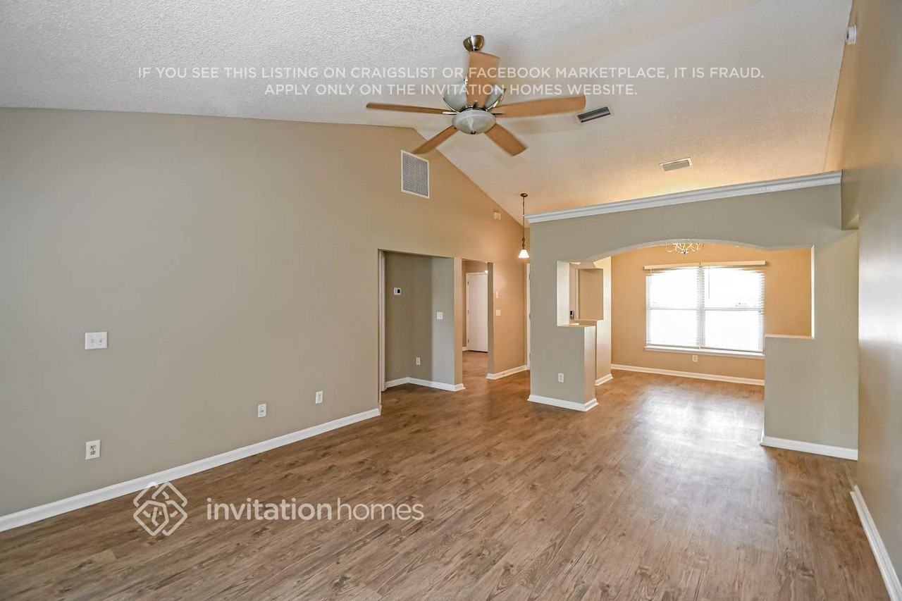 11572 Twin Oaks Dr - Photo 3 of 17