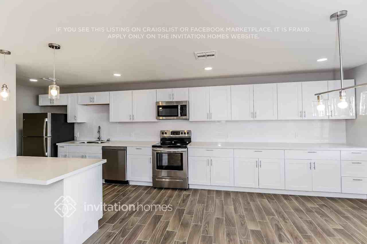 1923 E Vine Ave - Photo 4 of 16