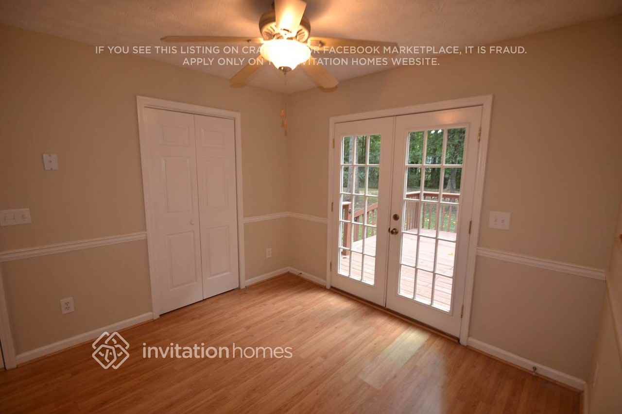 2110 Amber Creek Dr - Photo 4 of 9