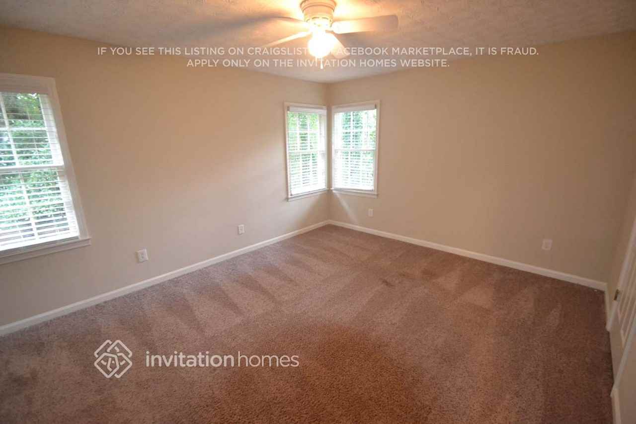 2110 Amber Creek Dr - Photo 5 of 9