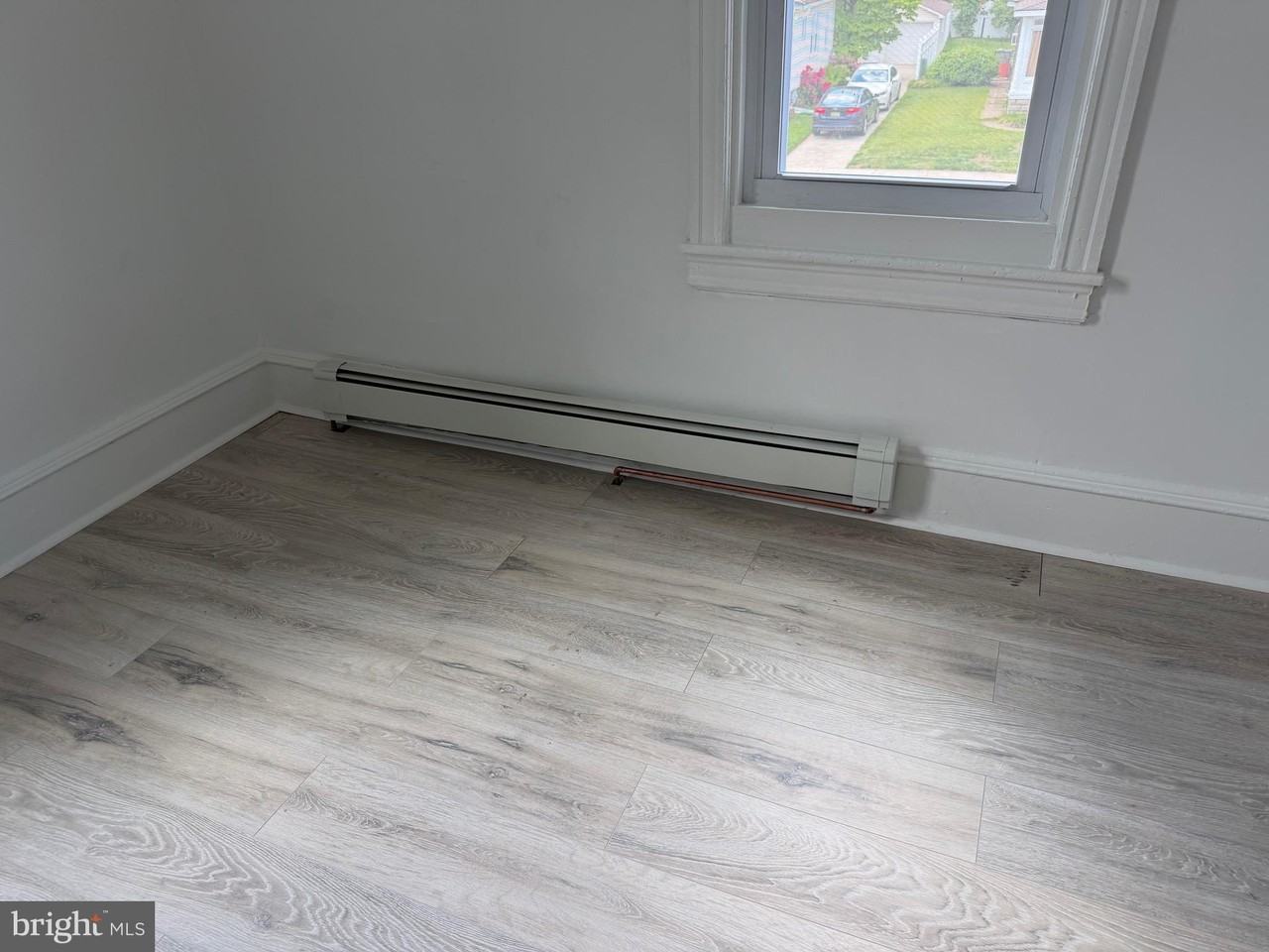577 Billings Ave - Photo 4 of 25