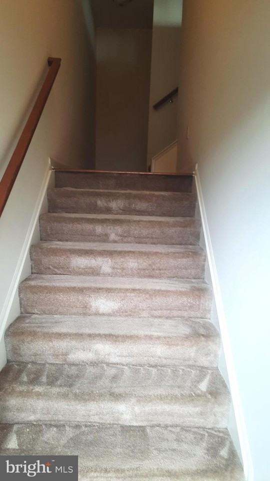 305 Mercury Dr - Photo 3 of 17
