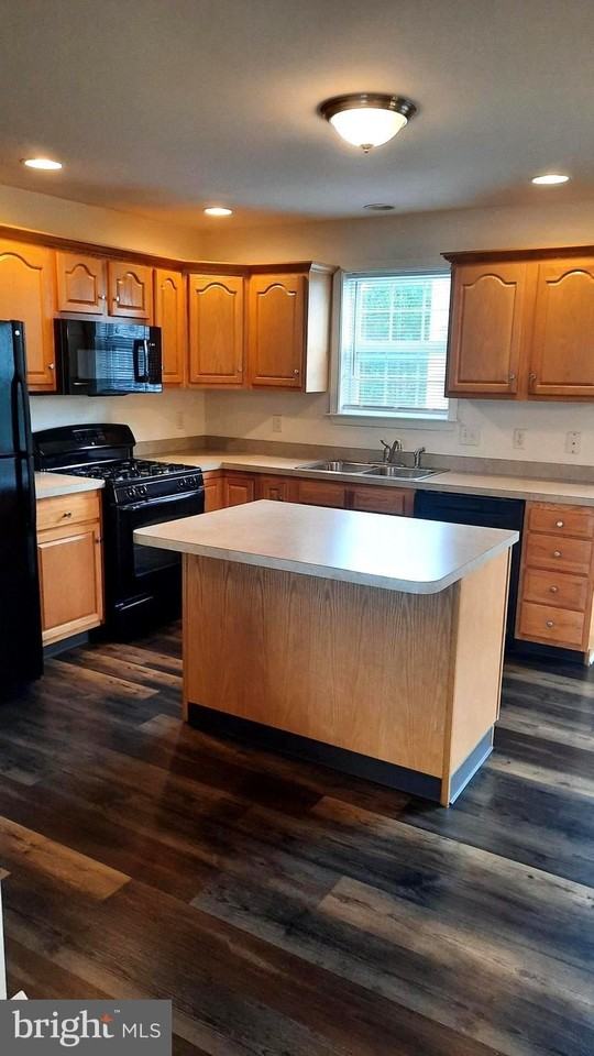 305 Mercury Dr - Photo 4 of 17
