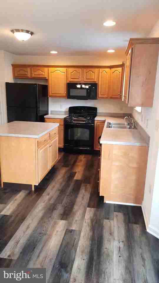 305 Mercury Dr - Photo 5 of 17