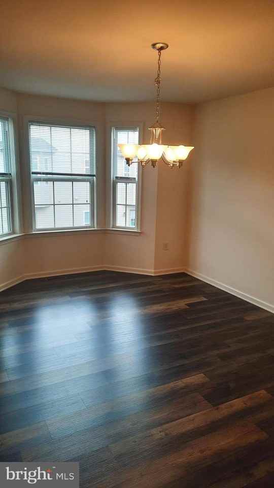 305 Mercury Dr - Photo 6 of 17