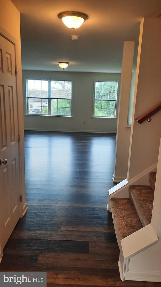 305 Mercury Dr - Photo 7 of 17