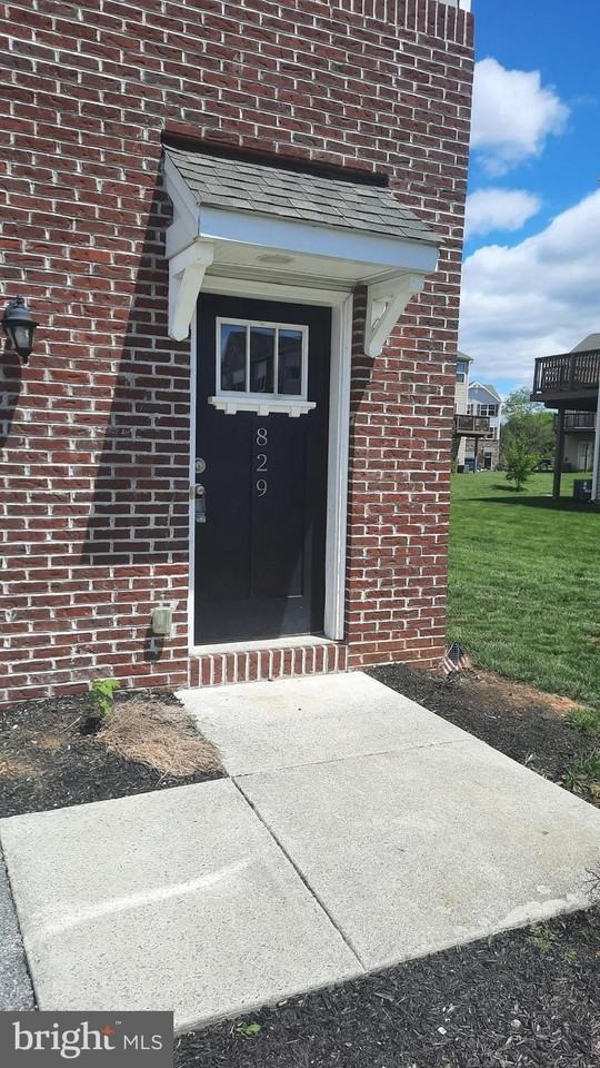 829 Schooner Ln - Photo 2 of 15