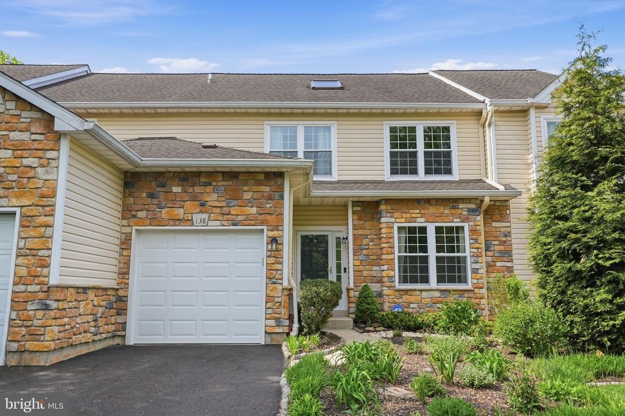138 Medinah Dr - Photo 2 of 46