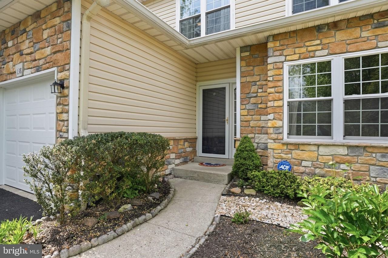 138 Medinah Dr - Photo 3 of 46