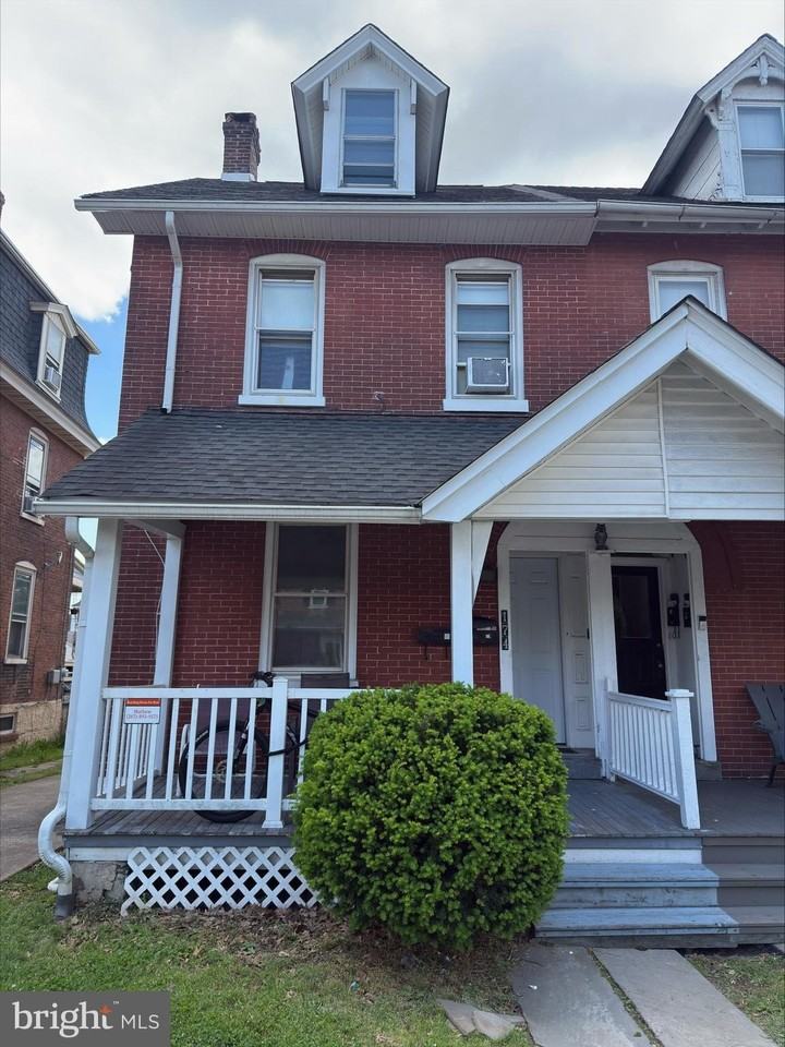 174 E Main St
