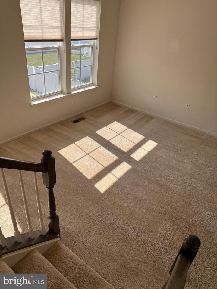 130 Metcalf Ter - Photo 6 of 22