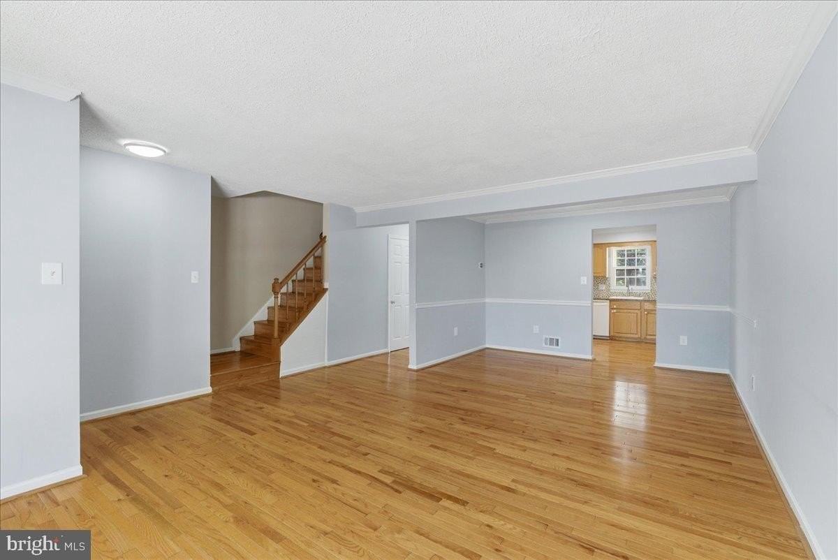 2988 Valera Ct - Photo 4 of 36