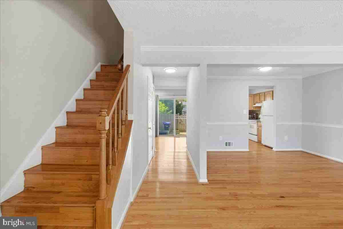 2988 Valera Ct - Photo 5 of 36