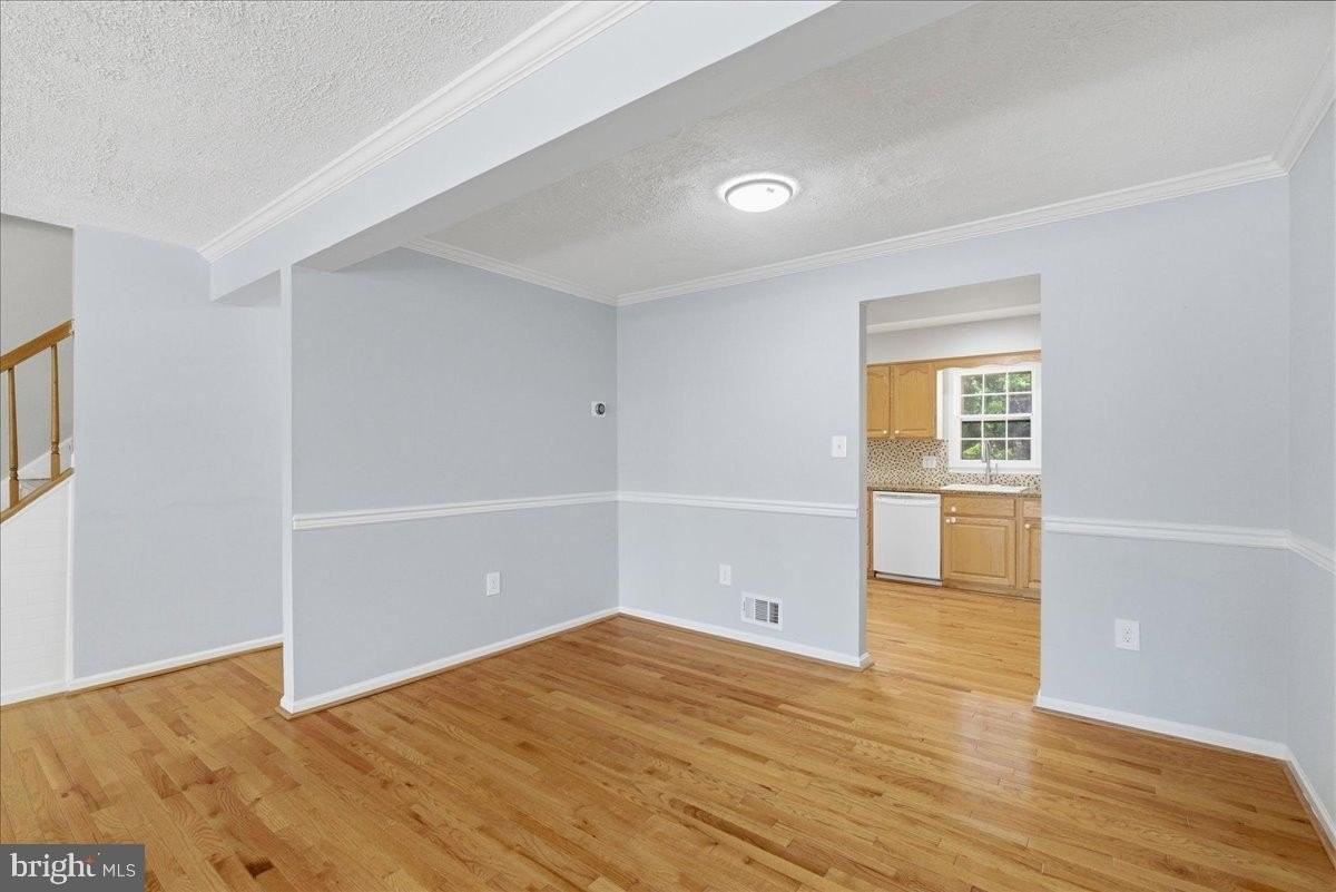2988 Valera Ct - Photo 6 of 36