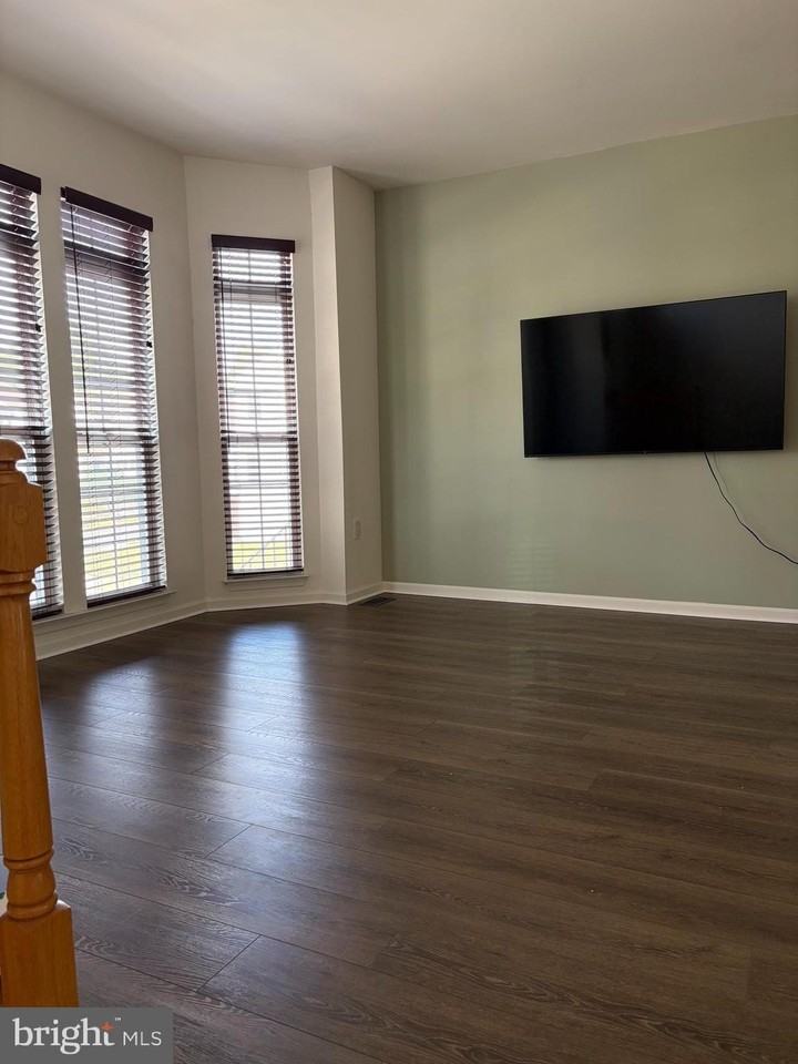 14647 Seasons Dr - Photo 2 of 19