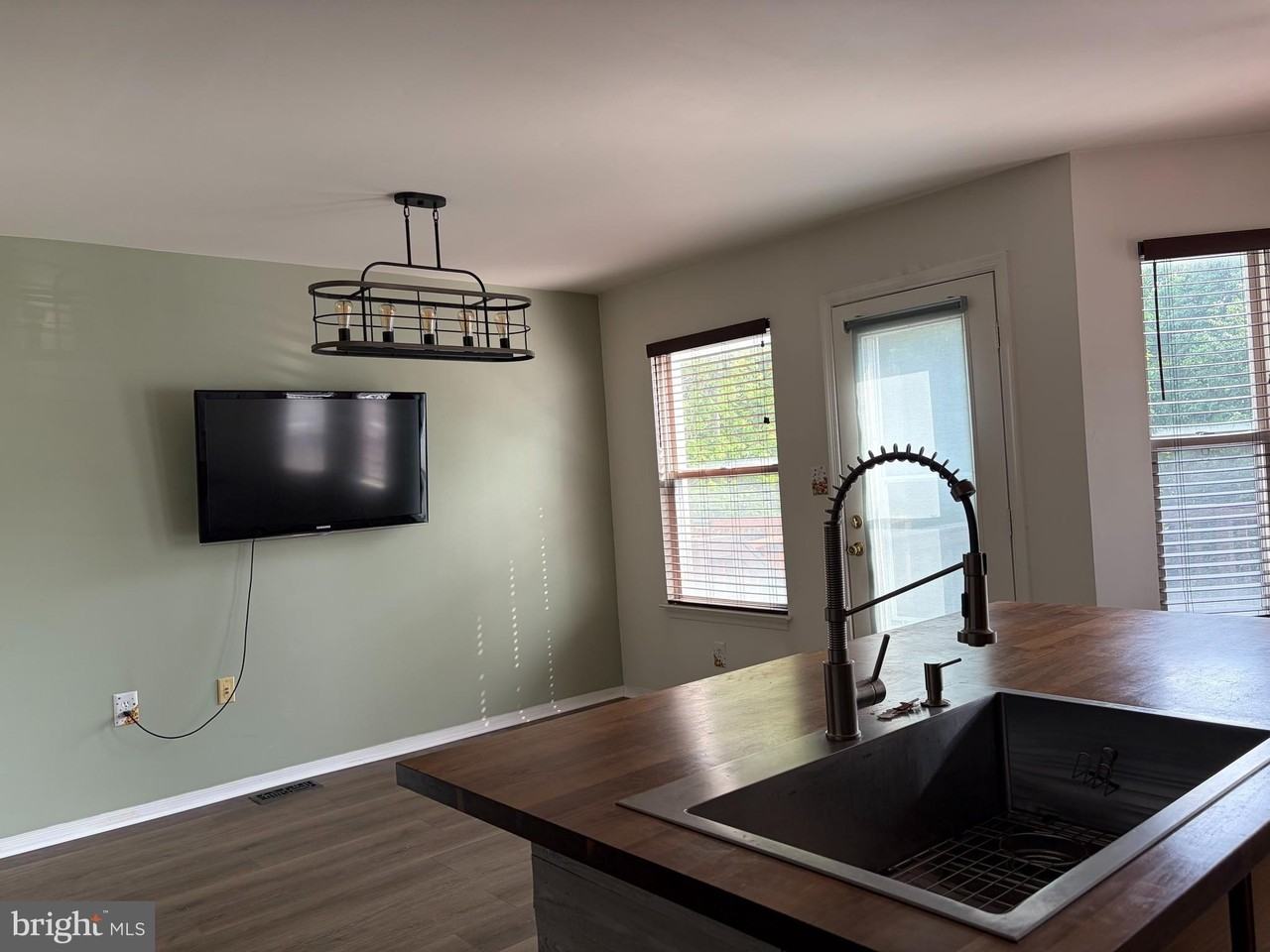 14647 Seasons Dr - Photo 4 of 19