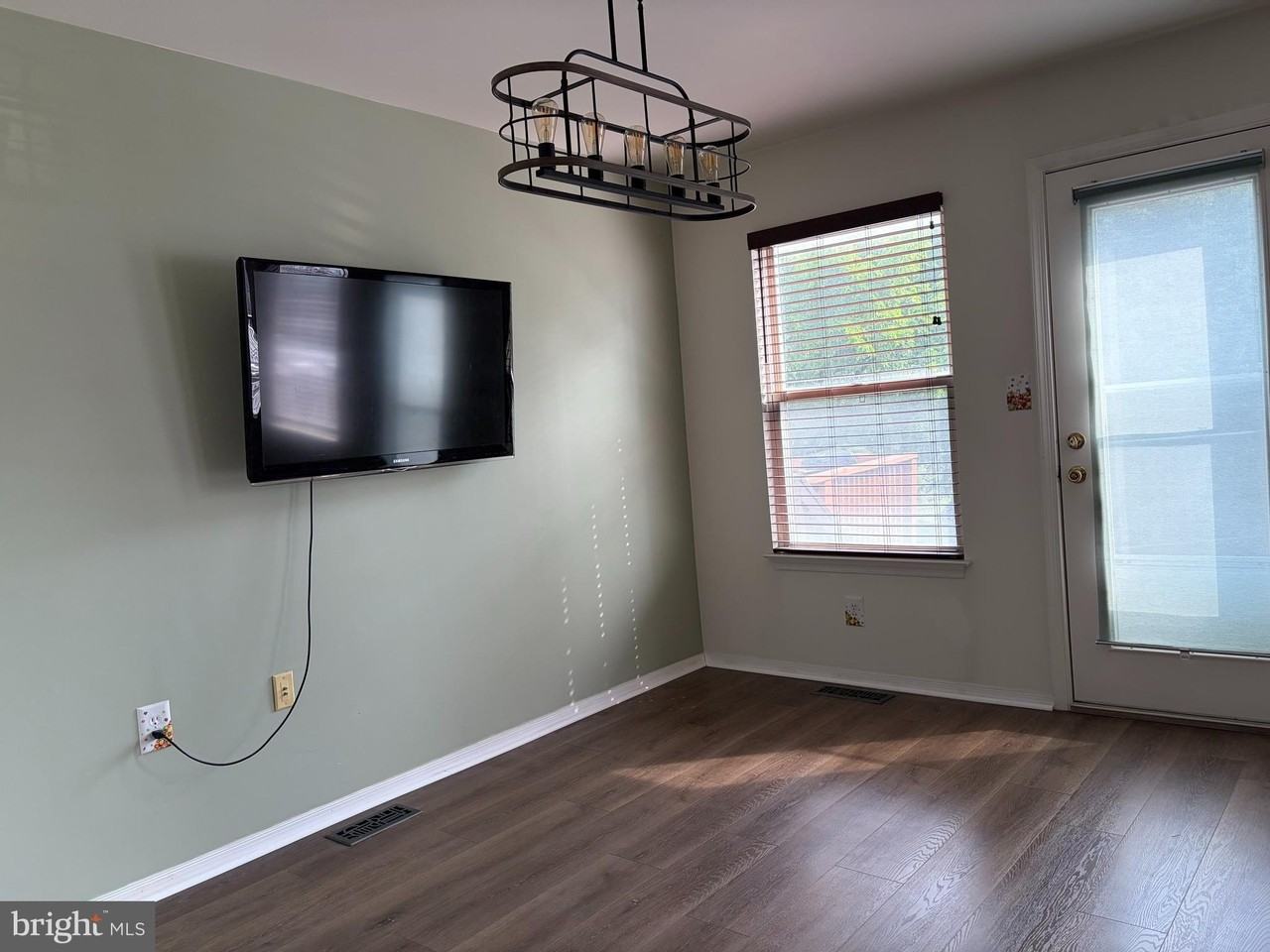 14647 Seasons Dr - Photo 5 of 19