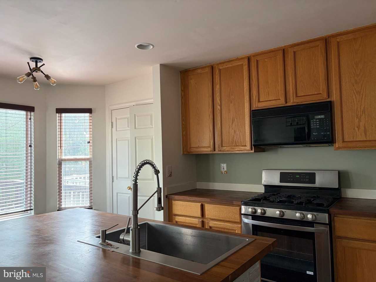 14647 Seasons Dr - Photo 6 of 19