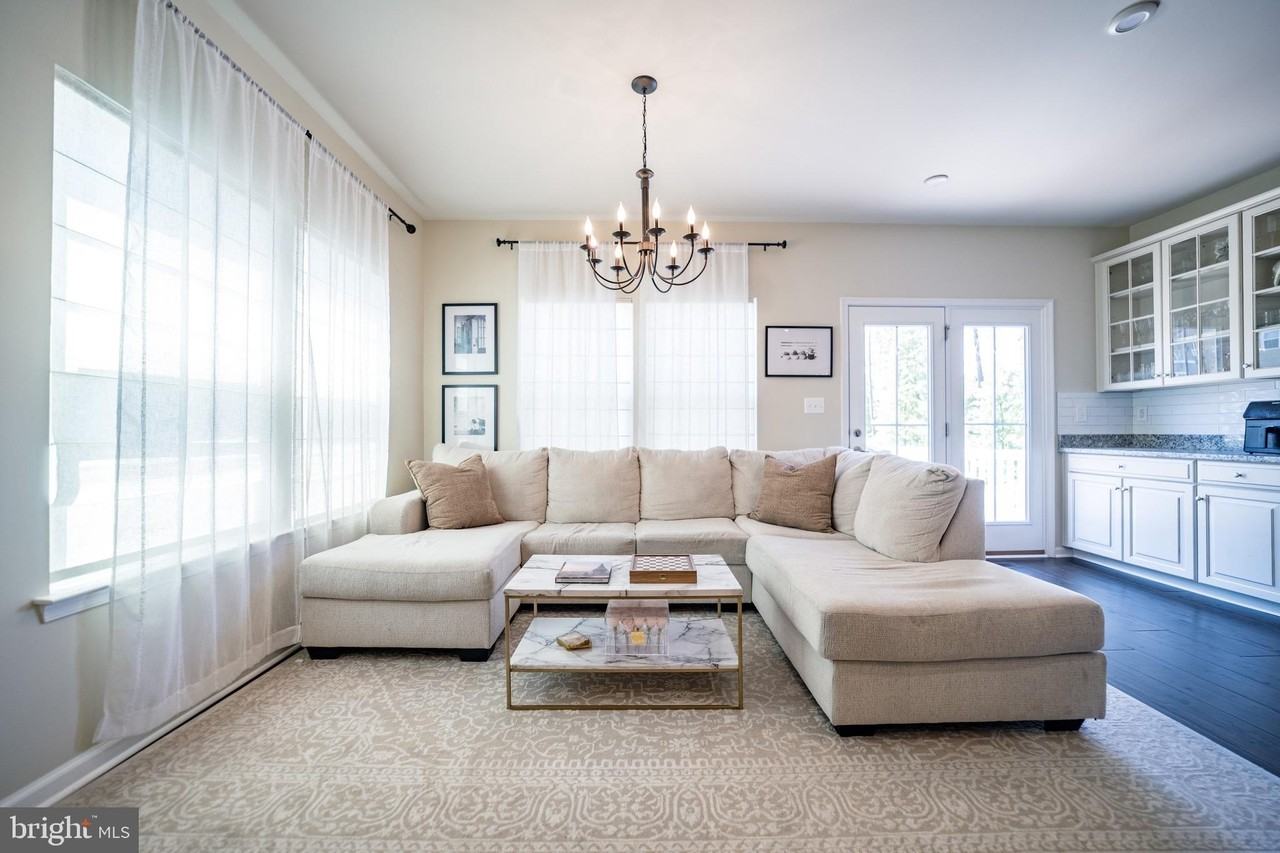 10680 Hinton Way - Photo 3 of 50