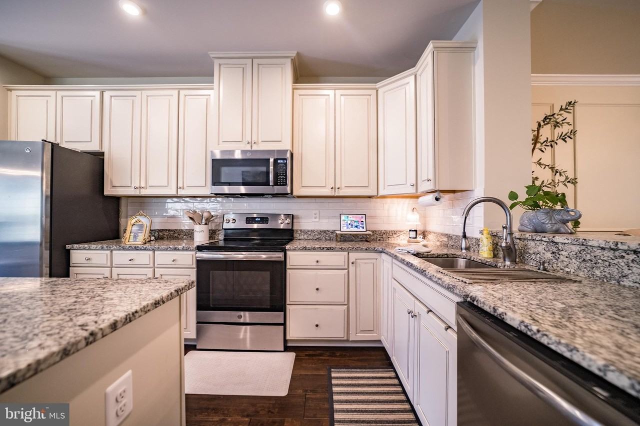 10680 Hinton Way - Photo 7 of 50