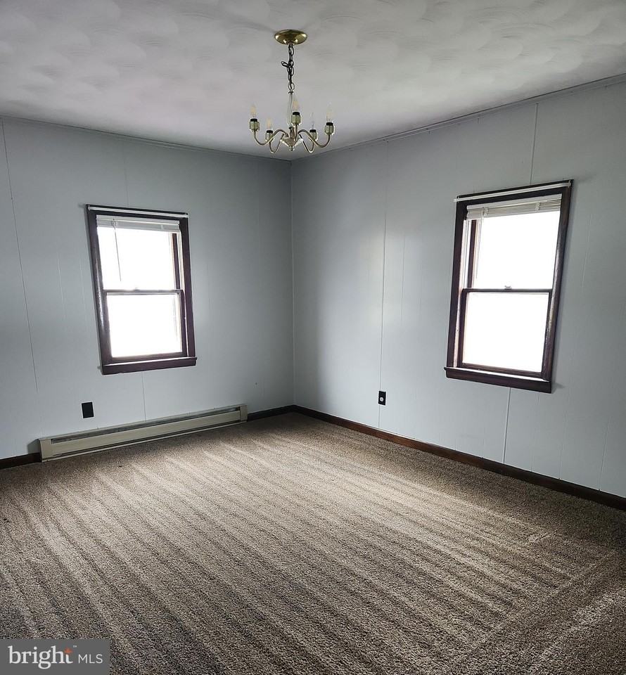 33 1/2 C St - Photo 2 of 11
