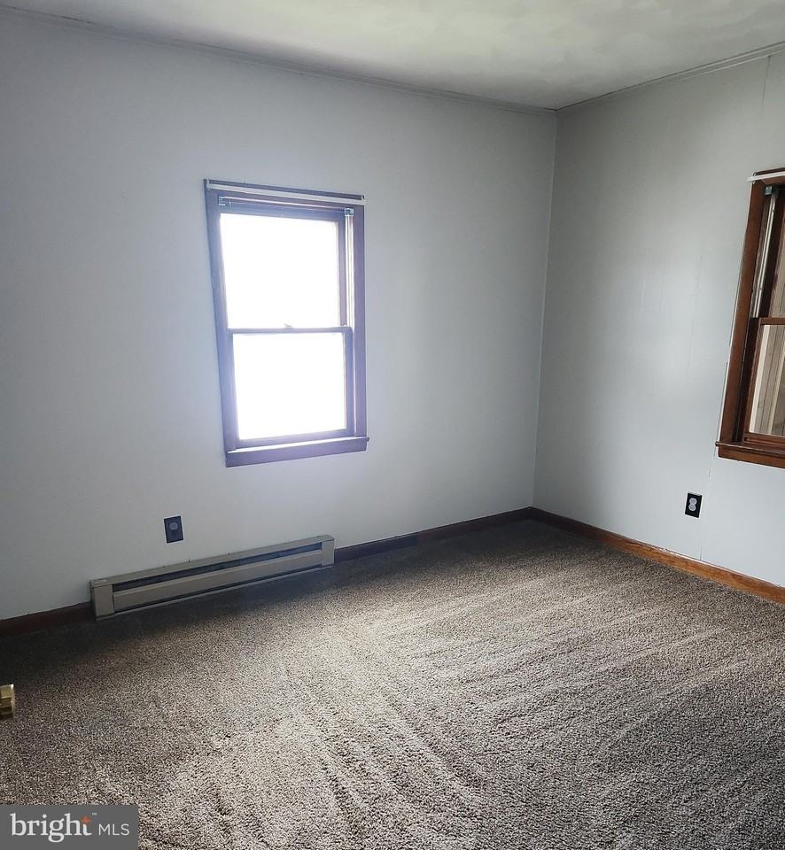 33 1/2 C St - Photo 6 of 11