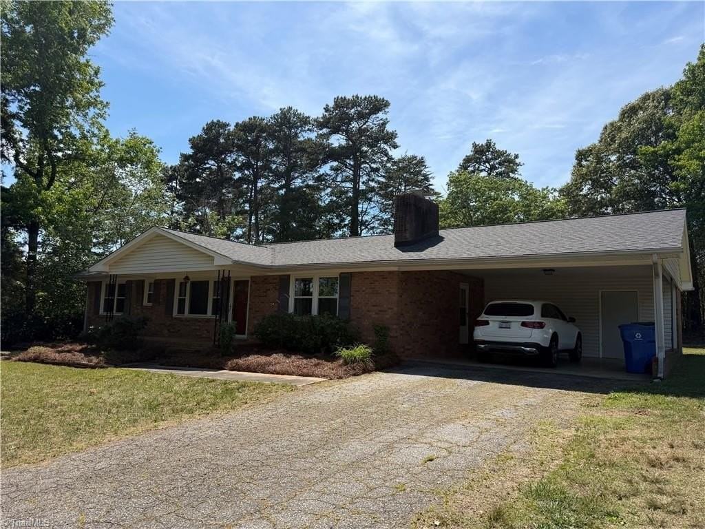 320 Broken Saddle Ln - Photo 4 of 22