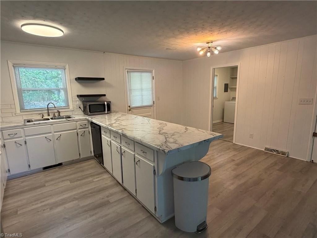 320 Broken Saddle Ln - Photo 7 of 22