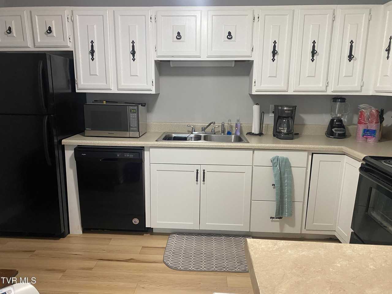160 Kathy Ave #10 - Photo 4 of 11