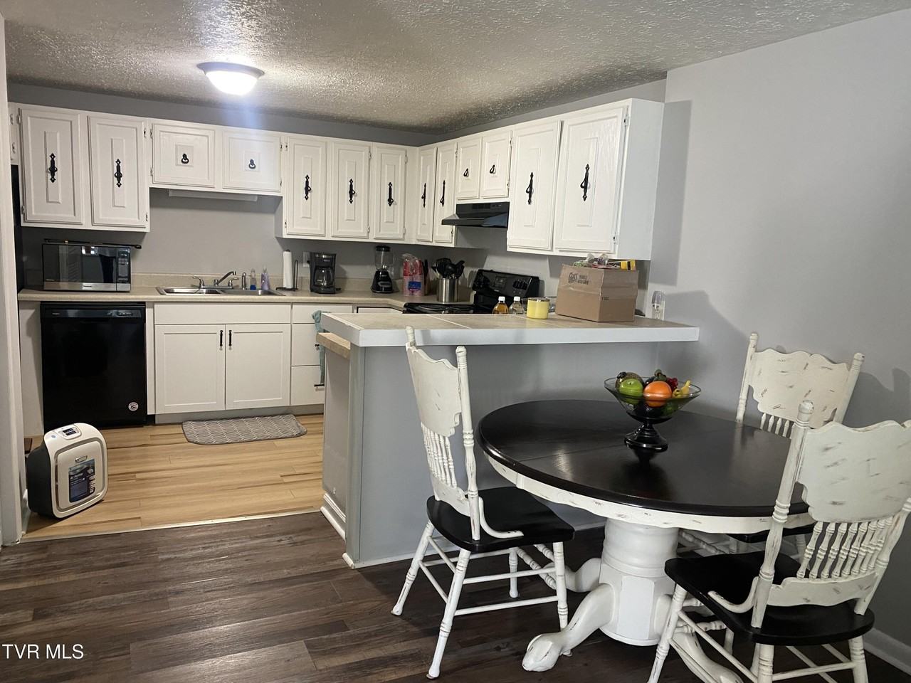 160 Kathy Ave #10 - Photo 5 of 11