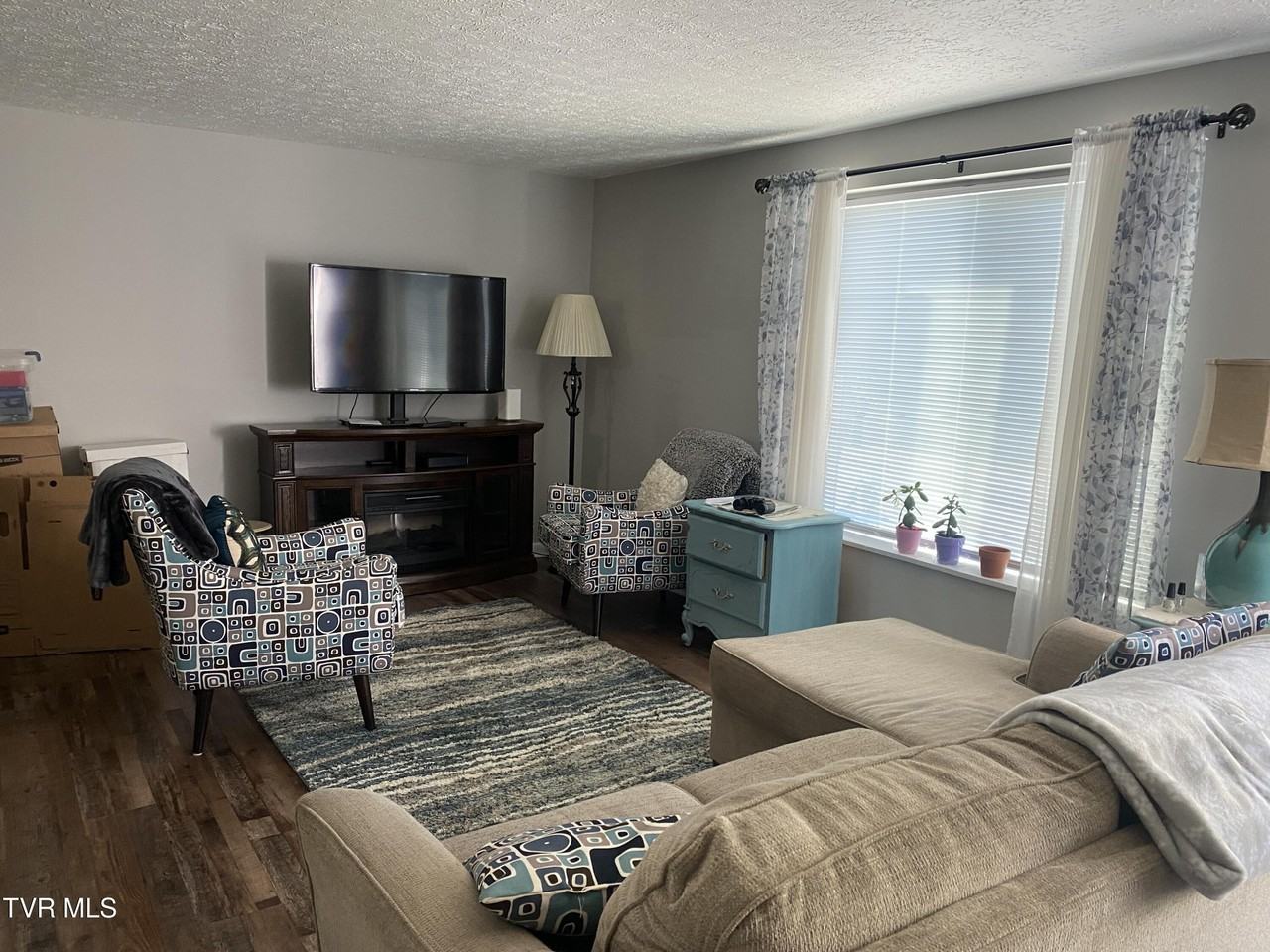 160 Kathy Ave #10 - Photo 6 of 11