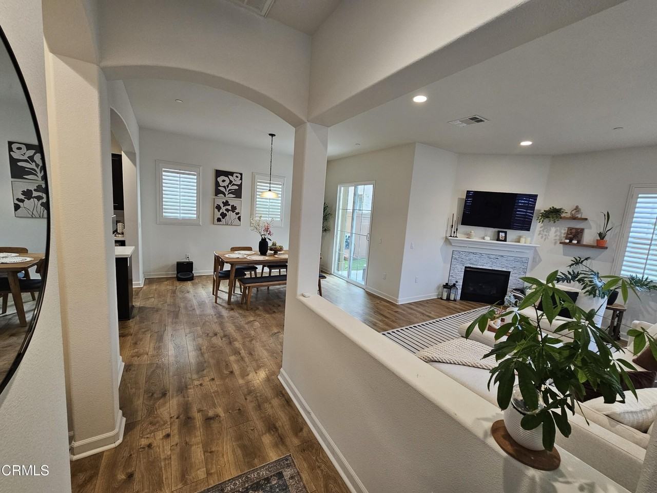 1645 Range Rd - Photo 2 of 44