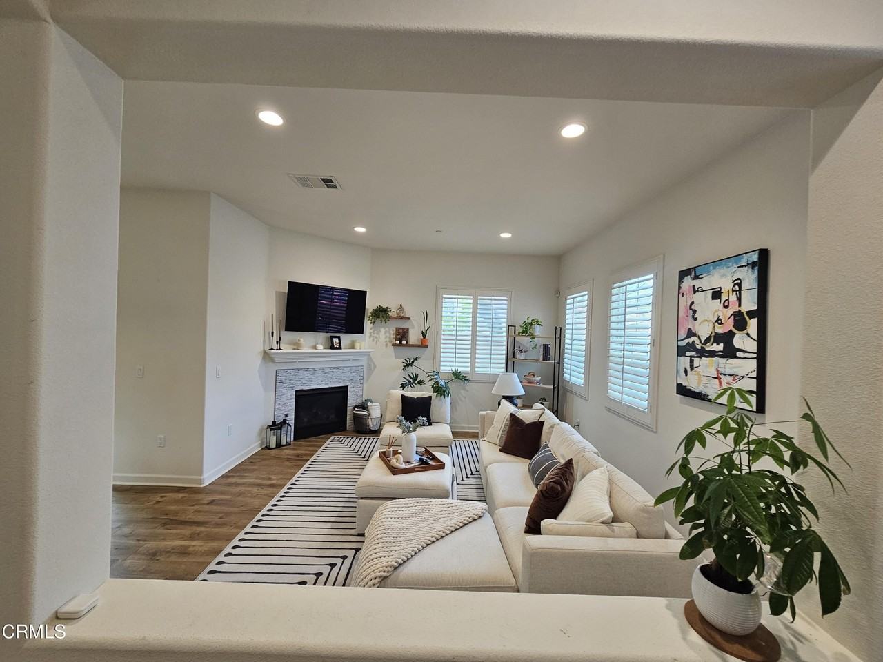 1645 Range Rd - Photo 3 of 44