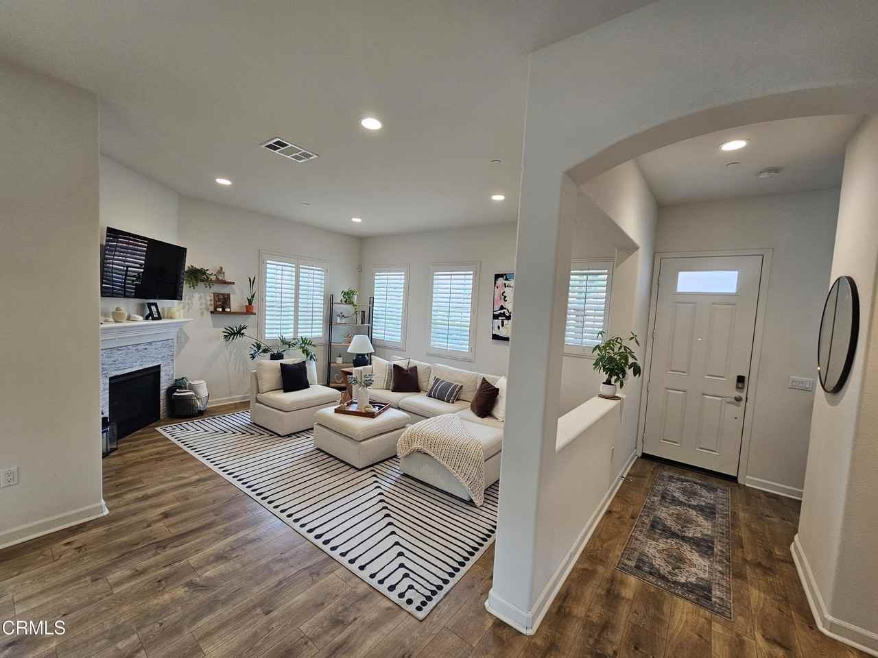 1645 Range Rd - Photo 4 of 44