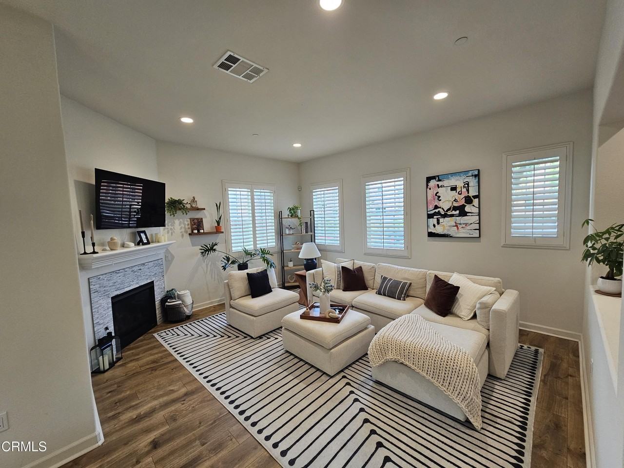1645 Range Rd - Photo 5 of 44