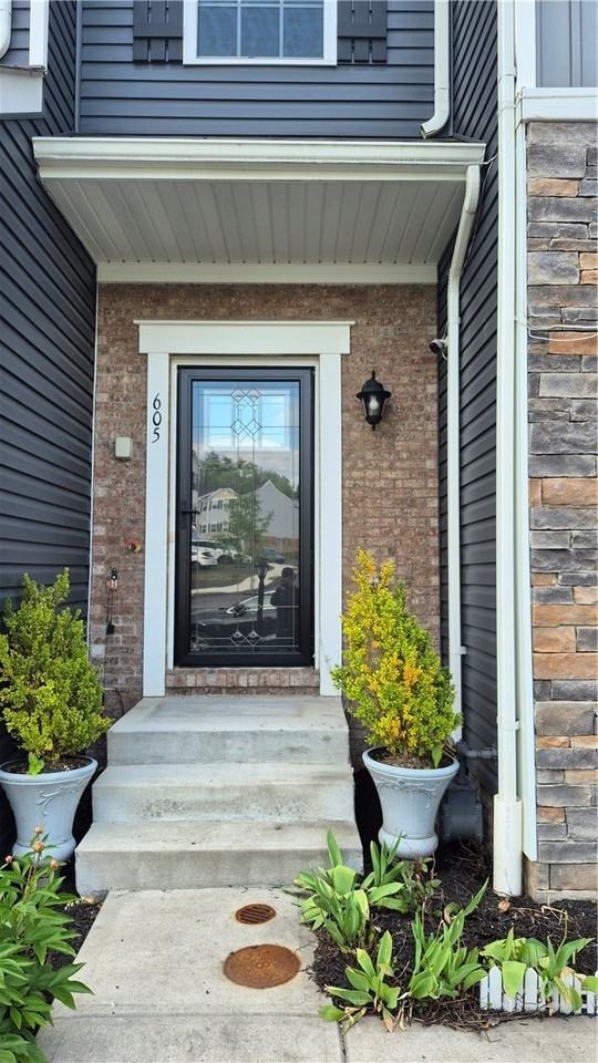 605 Alessia Ct - Photo 2 of 23