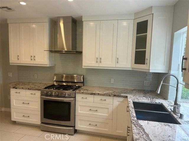 5752 Newcastle Ave - Photo 5 of 8