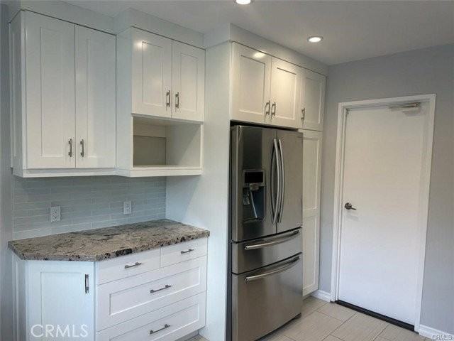 5752 Newcastle Ave - Photo 6 of 8