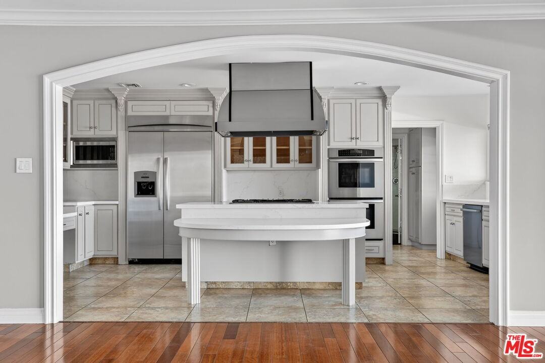 4186 Regal Oak Dr - Photo 5 of 8