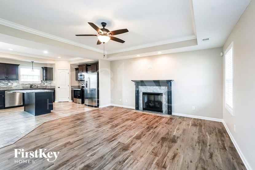 1544 Kestrel Dr - Photo 3 of 19
