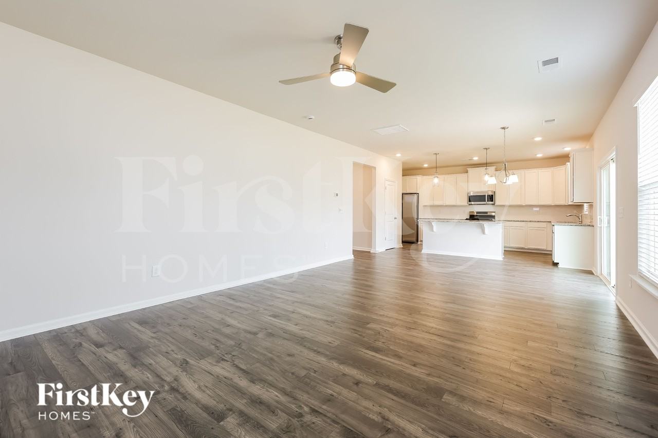 302 Stonefence Dr - Photo 5 of 18