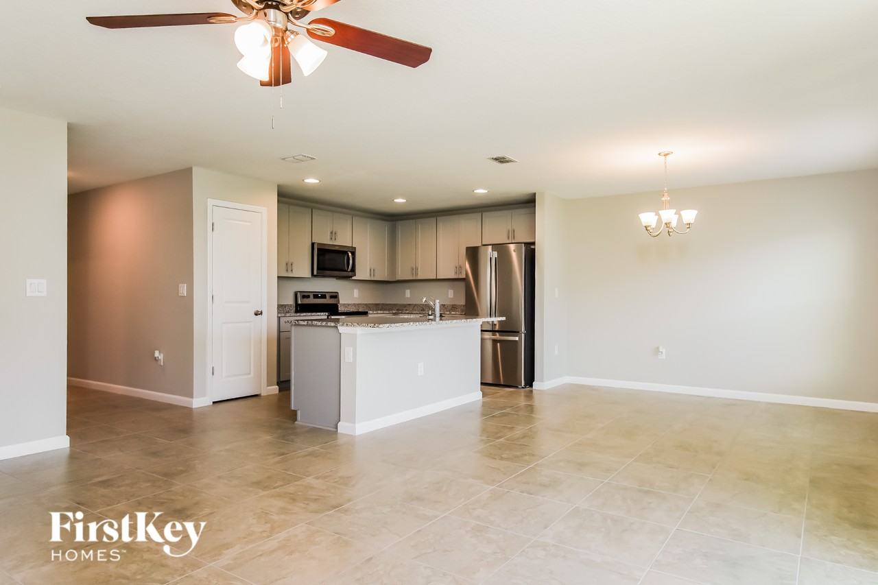 646 Lindbergh Way - Photo 3 of 15