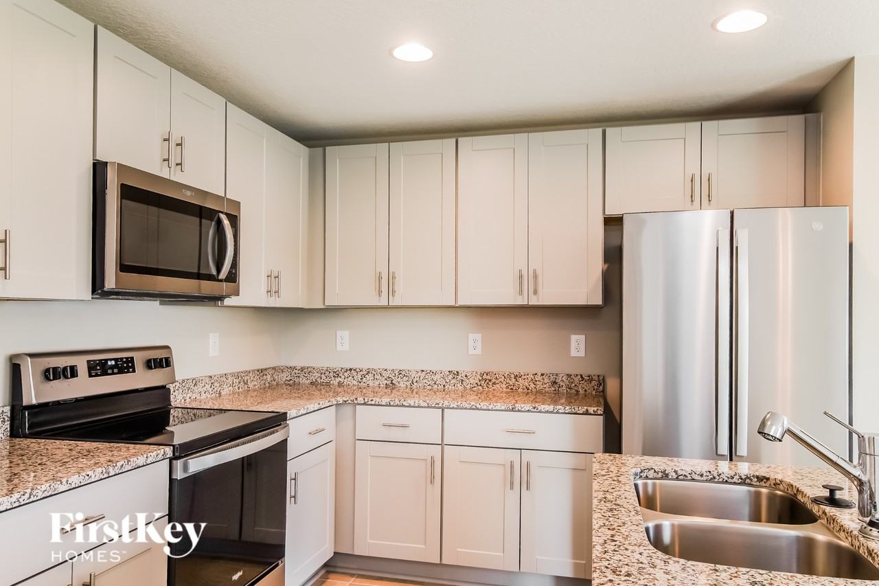 646 Lindbergh Way - Photo 5 of 15