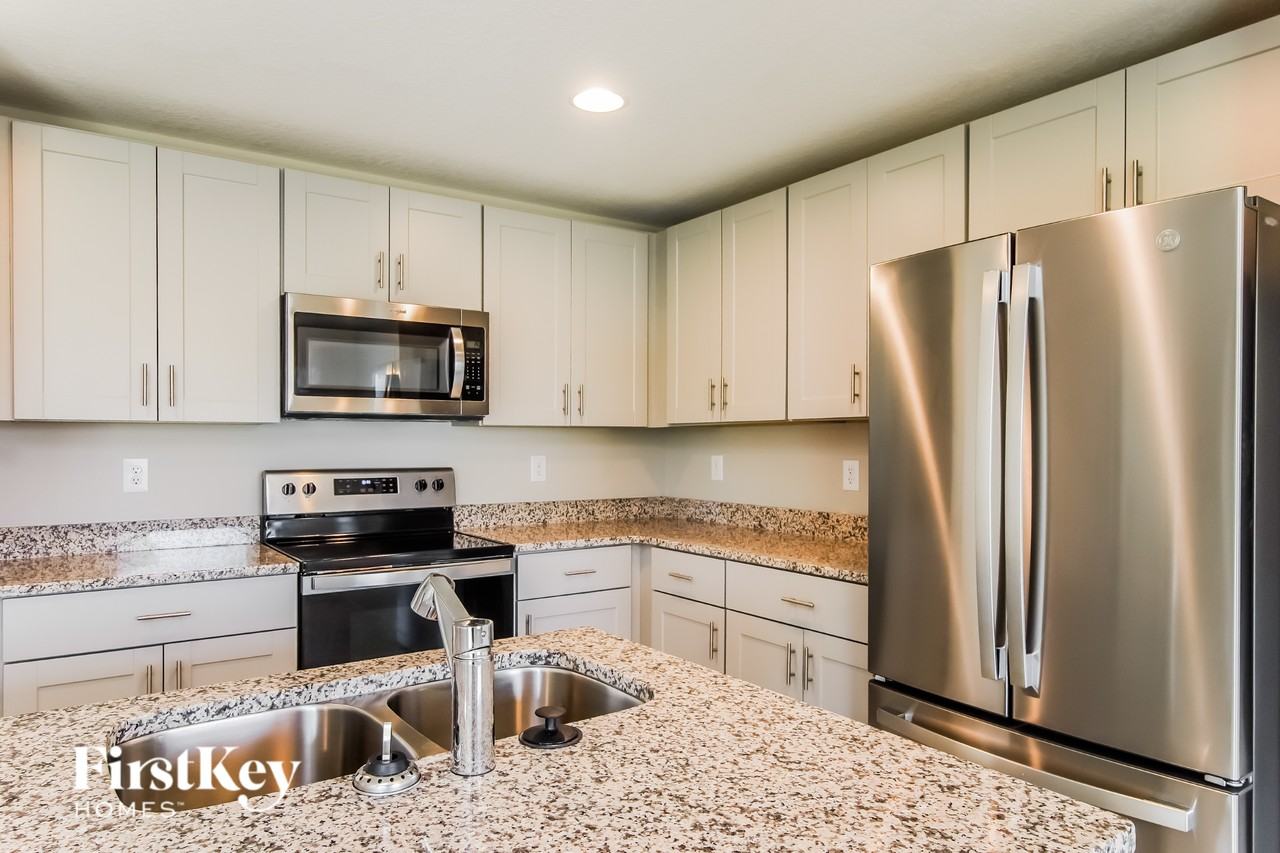 646 Lindbergh Way - Photo 6 of 15