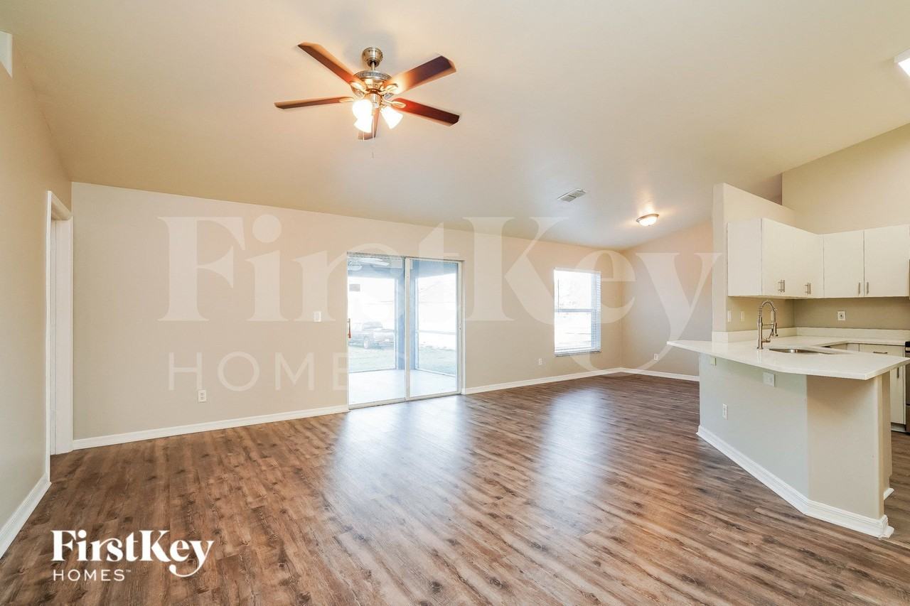 2018 Nw 9th Pl - Photo 2 of 15